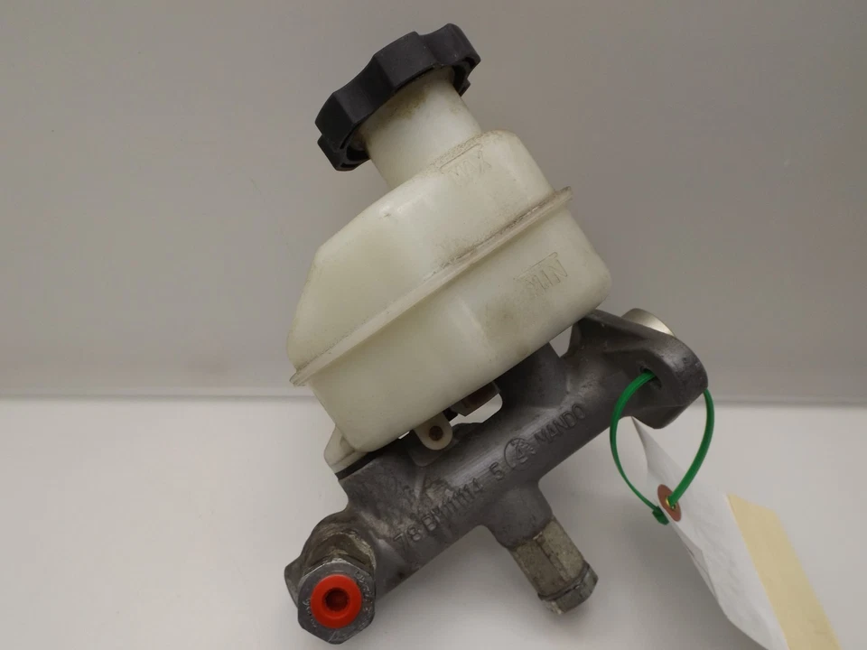 2001–2005 Hyundai Elantra Brake Master Cylinder Used OEM 585102D000 - Image 4 of 4