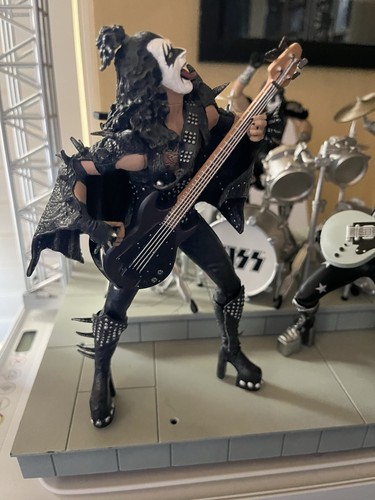 McFarlane Toys Spawn Kiss Figures & Stage Set. 2002 Boxed - Picture 9 of 20