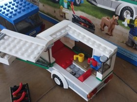 LEGO CITY: Van & Caravan (60117)