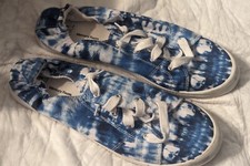TIME  TRU Women  s Size 11 / 43 Scrunch Back Sneakers Memory Foam   Blue Tie Dye