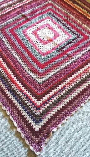 Shabby Chic PINK PURPLE SQUARE in SQUARE AFGHAN Throw SCALLOPS * WARM Heavy 5lbs - Picture 8 of 8