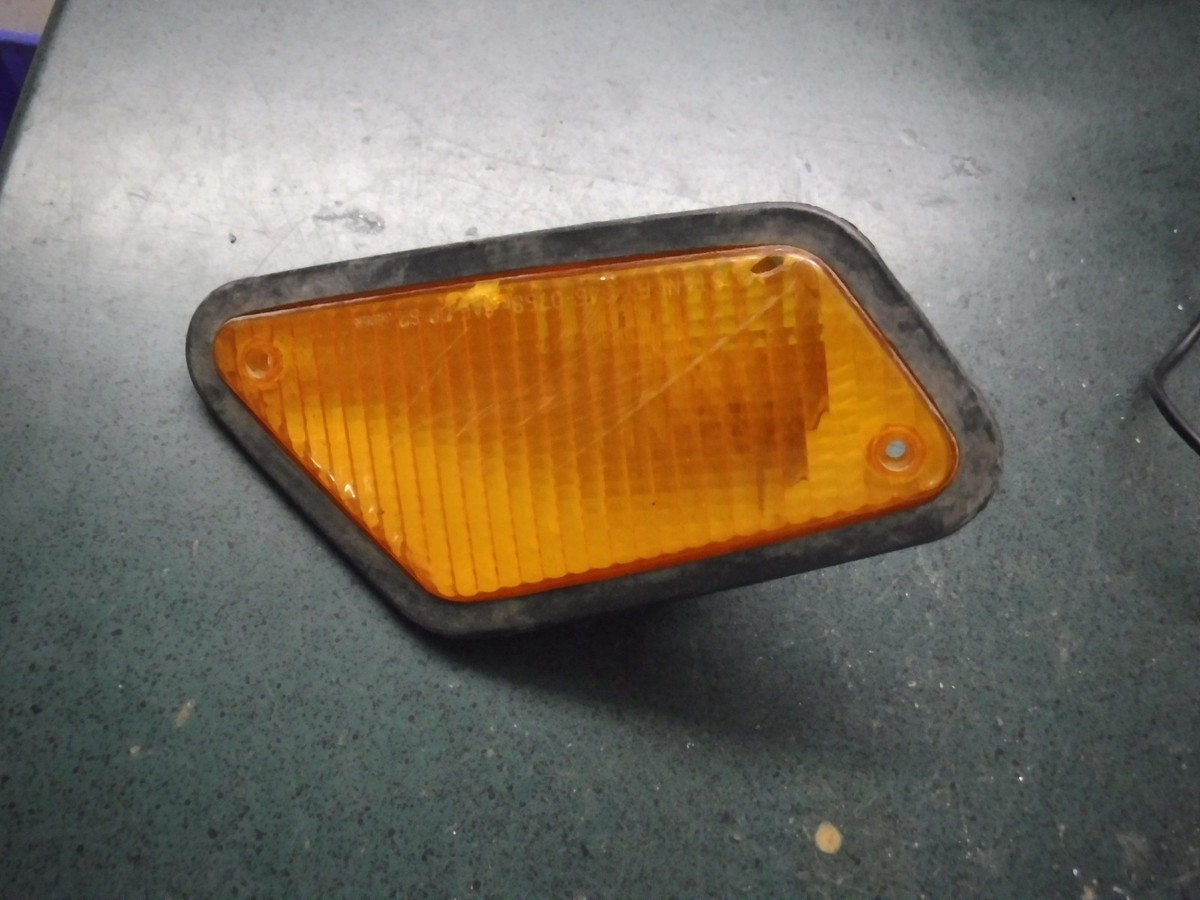 83-88 KAWASAKI VOYAGER ZN1300 Right Front Turn Signal Indicator