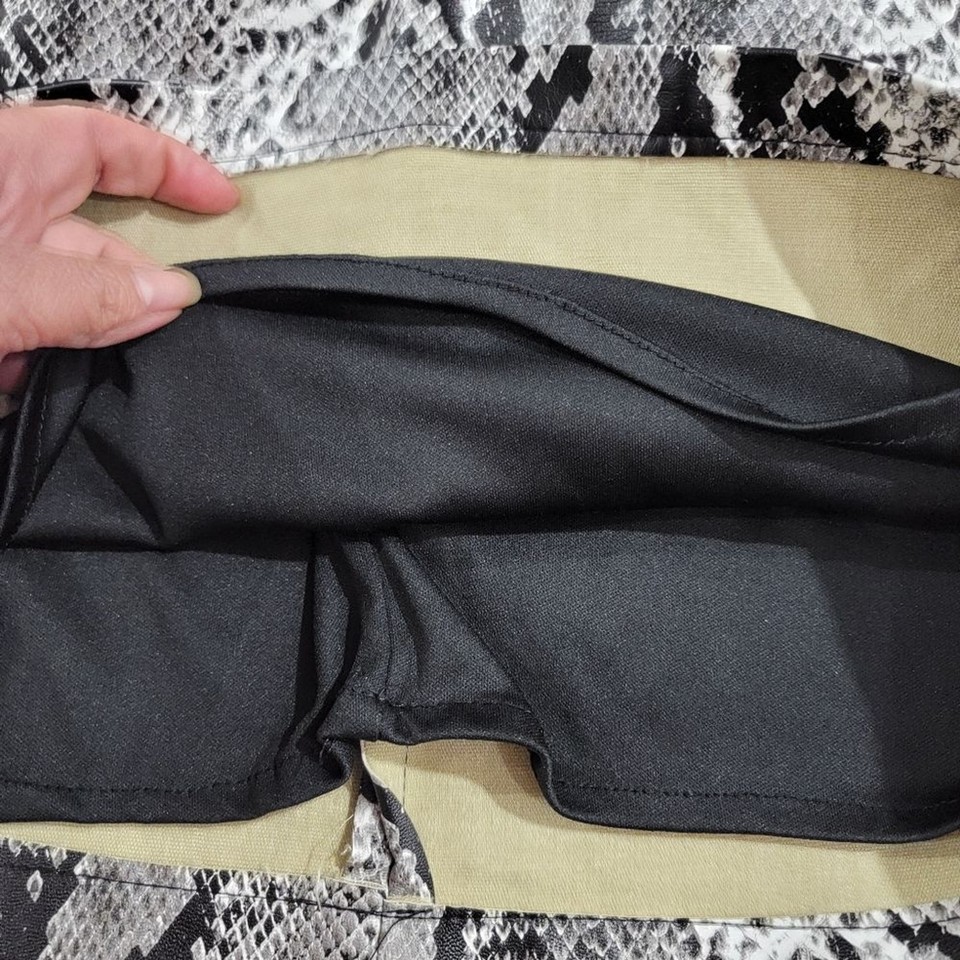 Forever 21 Snakeskin Print Faux Leather Skirt Black gray white Size