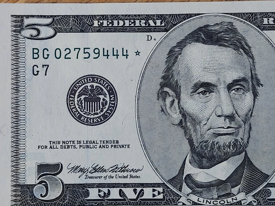 1999 $5 UNC/GEM "STAR NOTE" CHICAGO DISTRICT BG02759444* 1 OF 3 CONS SER NUM - Image 3 of 4