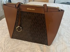 womens handbag michael kors used medium size