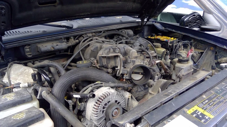 Alternador usado compatible con: Ford Explorer 2003 2 puertas equipamiento deportivo 130 amperios ID 1L2U-1030 Foto 2 de 4