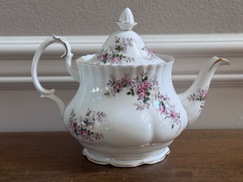 ROYAL ALBERT LAVENDER ROSE FINE BONE 6 CUP TEAPOT ENGLAND - Picture 16 of 17