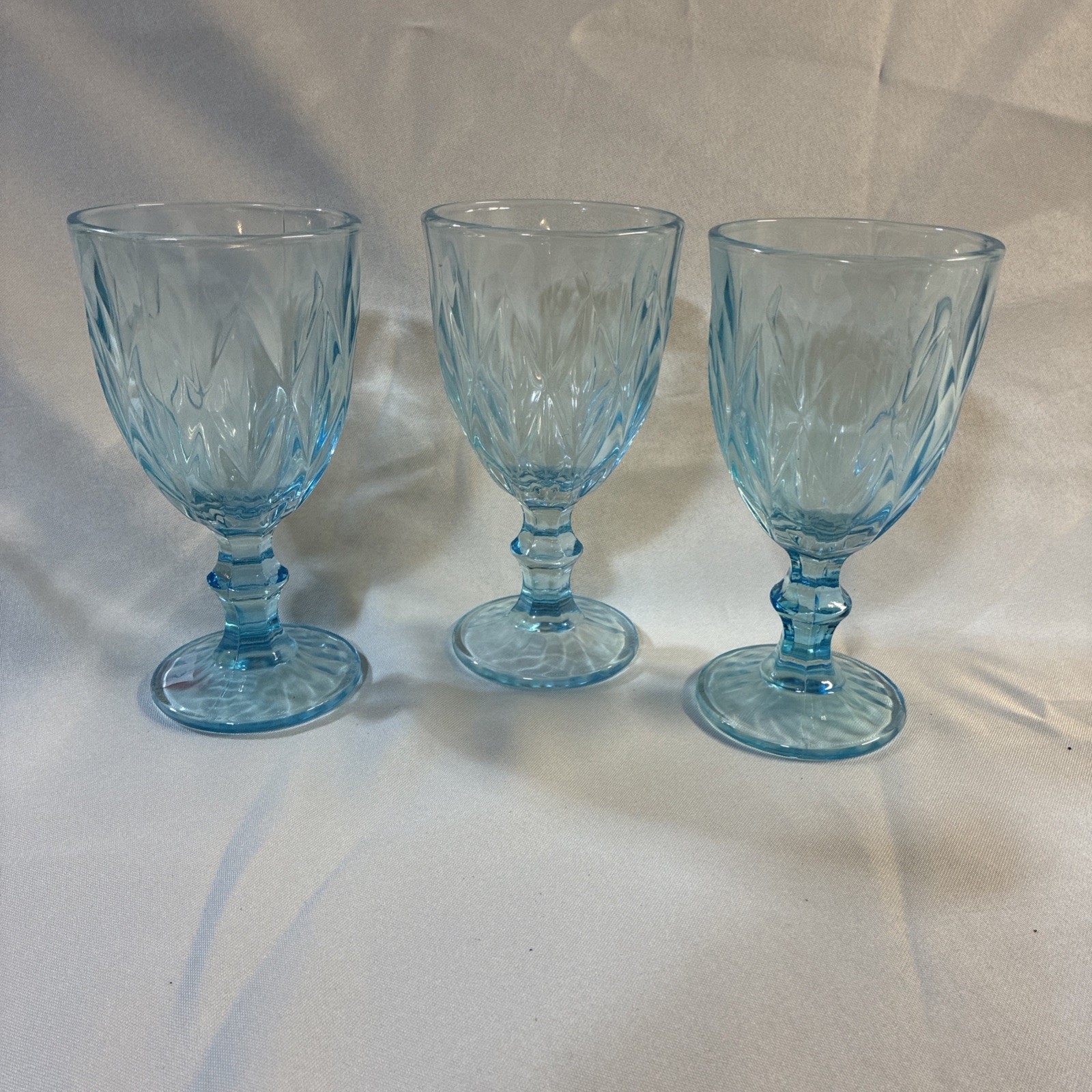 Diamond Shape Wine Glass Goble  6.5  X 3.5set Of 3 Blue