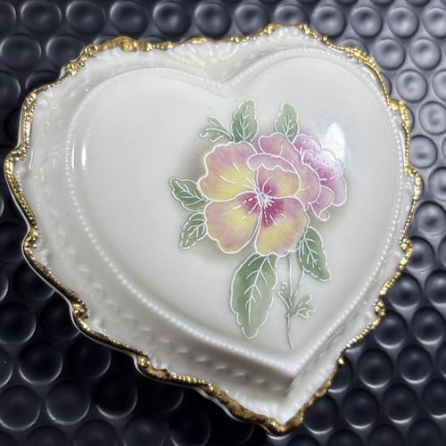 Heritage House Porcelain Music Box Heart Shaped plays Love Me Tender It Works - Picture 13 of 15