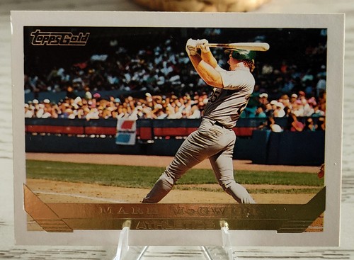 1993 Topps Gold Mark McGwire Baseball Cards #60 Oakland Athletics