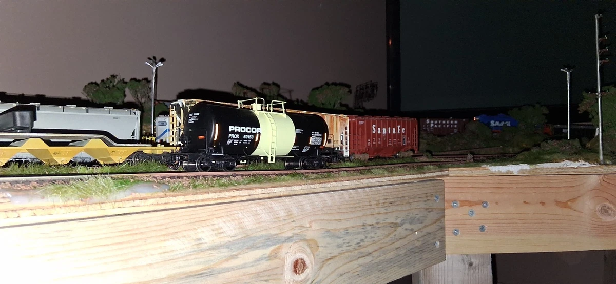 LE3526 WALTHERS 932-5209 Train Ho Kit à monter 54' Tank car Exxon wagon citerne