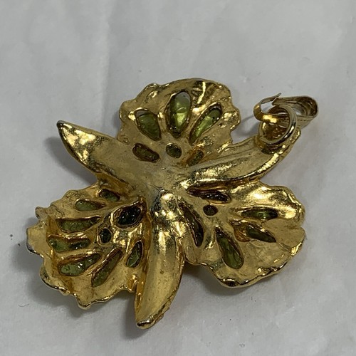 Colgante Flor Orquídea Tono Dorado Vintage Coral Peridoto Piedra Verde Chip 2" - Imagen 5 de 7