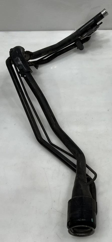 Toyota Highlander 2008-2013 conjunto de cuello de llenado de combustible OEM 772010E050 Foto 4 de 4