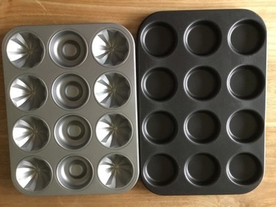Backbleche 2x mit Vertiefungen 