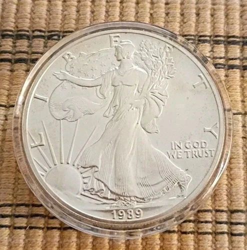 🌟 1989 American Silver Eagle 1 oz .999 Fine Silver Coin