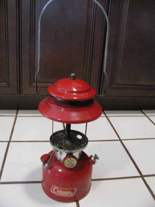 Coleman 200 A Single-Mantle Lantern 1971 Red