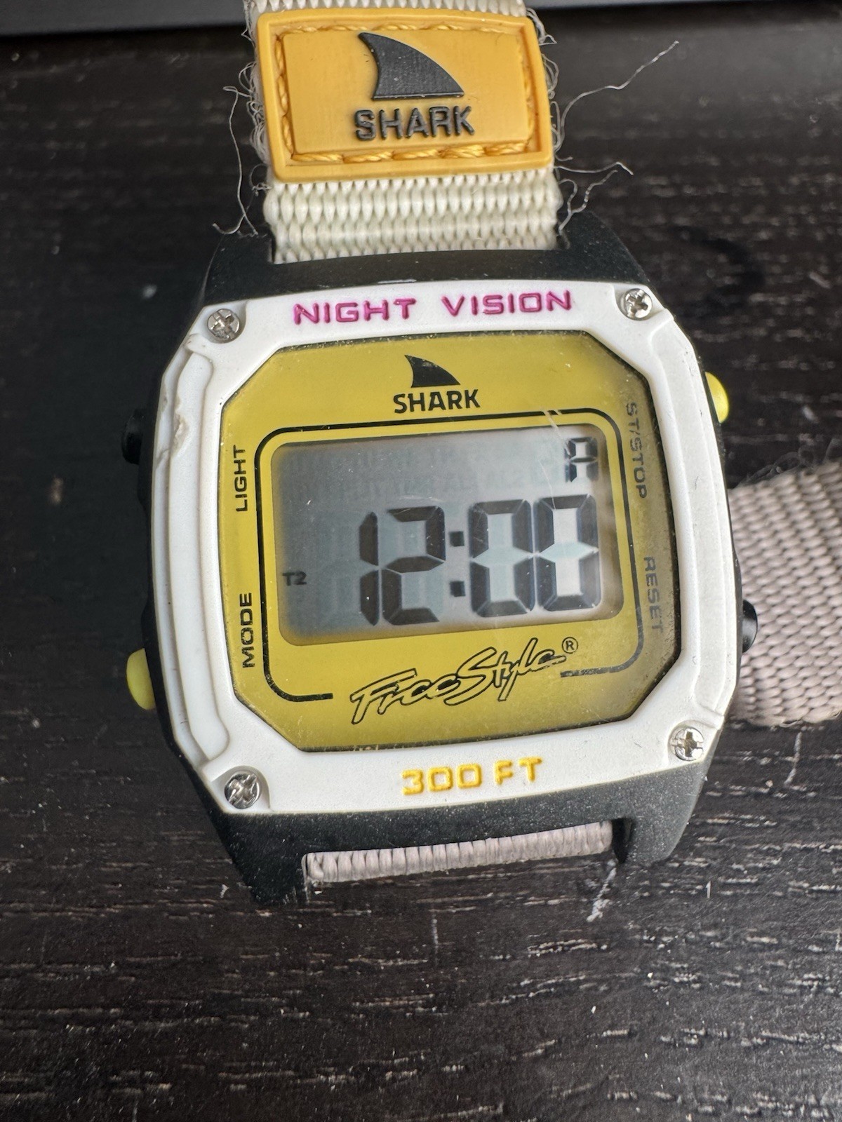 Mens Watch 37mm Black Yellow New Battery