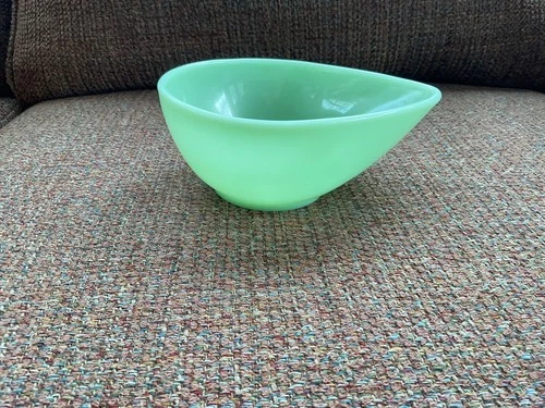 FIRE KING Jadeite Swedish Modern Tear Drop 6.5" Mixing Bowl