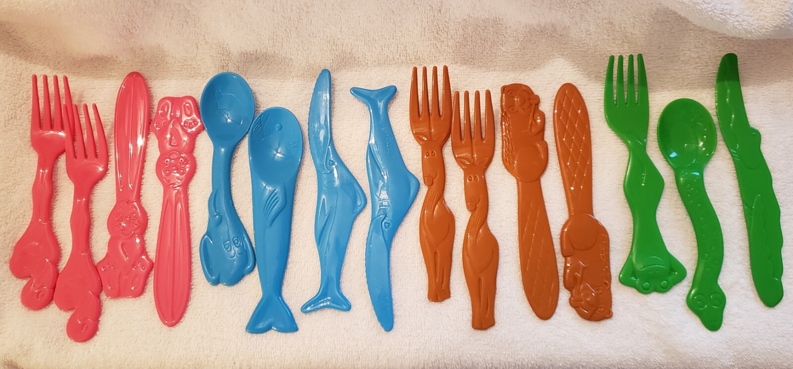 Hefty ZooPals Plastic Funtensils Lot of 15 Forks Spoons Knives