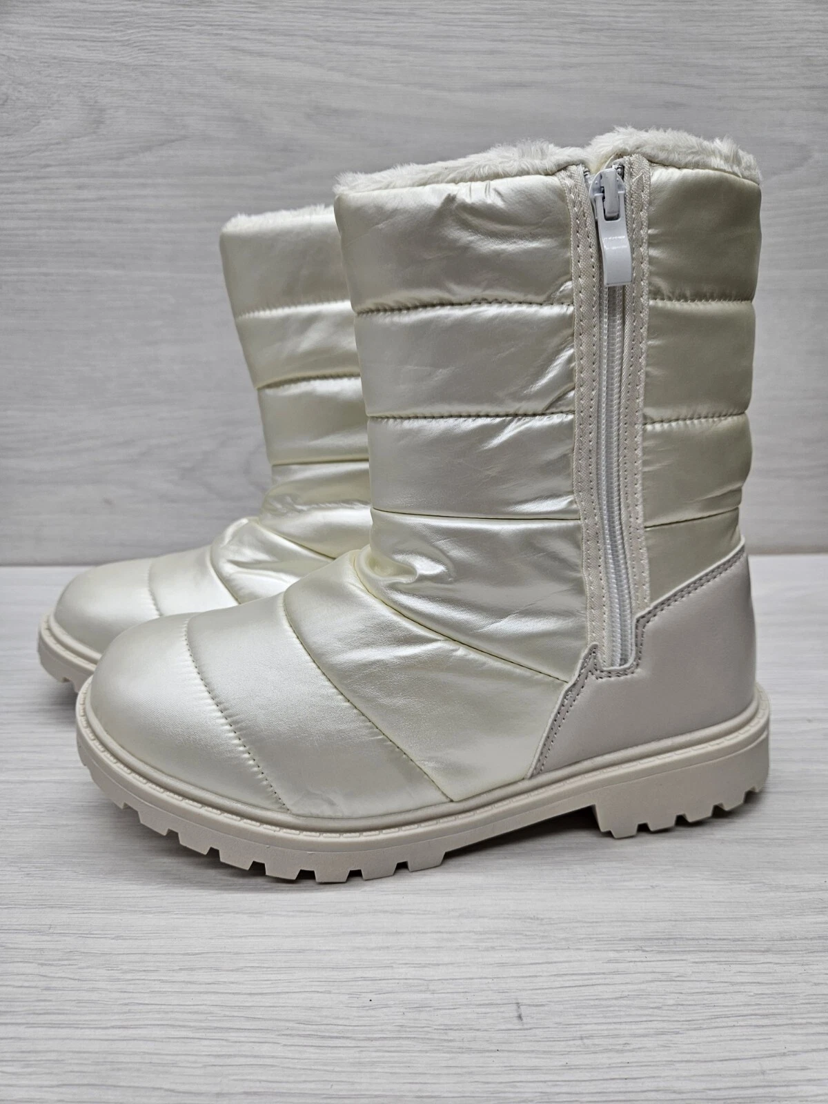 snow boots size 4