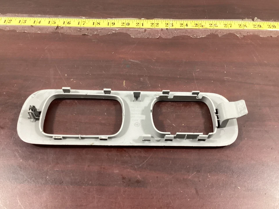 Honda Odyssey 2018-2022 techo delantero derecho domo luz lámpara de lectura bisel fabricante de equipos originales. Foto 2 de 4