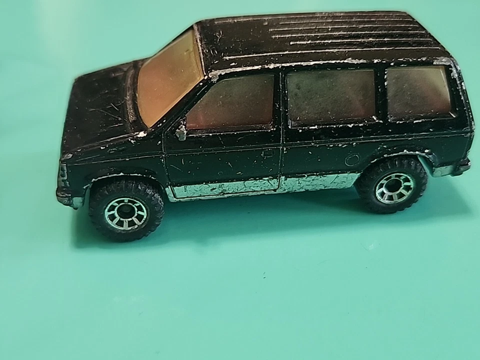 Dodge Caravan Van 1984 Matchbox diecast escala 1/60 negro y plata vintage Foto 4 de 4