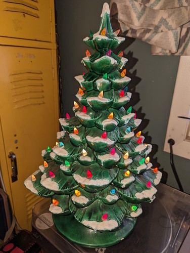 Vintage Arnel's 16" 2-Piece Ceramic Snowy Christmas Tree Complete w/ Music Box - Picture 17 of 18
