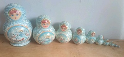 Russische Matroschka verschachtelte Puppen 10 Stück Winterszene signiert handbemalt 
