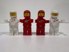 LEGO Space: Beta I Command Base (6970) - COMPLETE w/1 Helmet Substitution