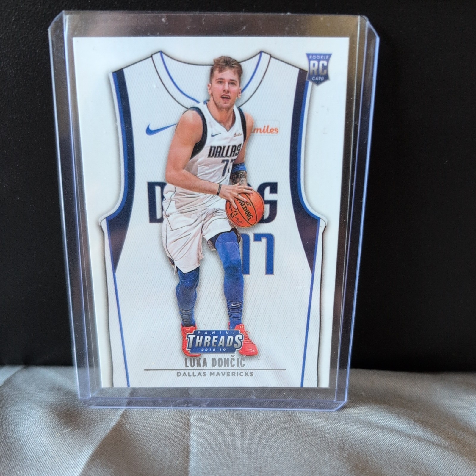  Luka Doncic 2018-19 Panini Threads Rookie Card Rookie #101