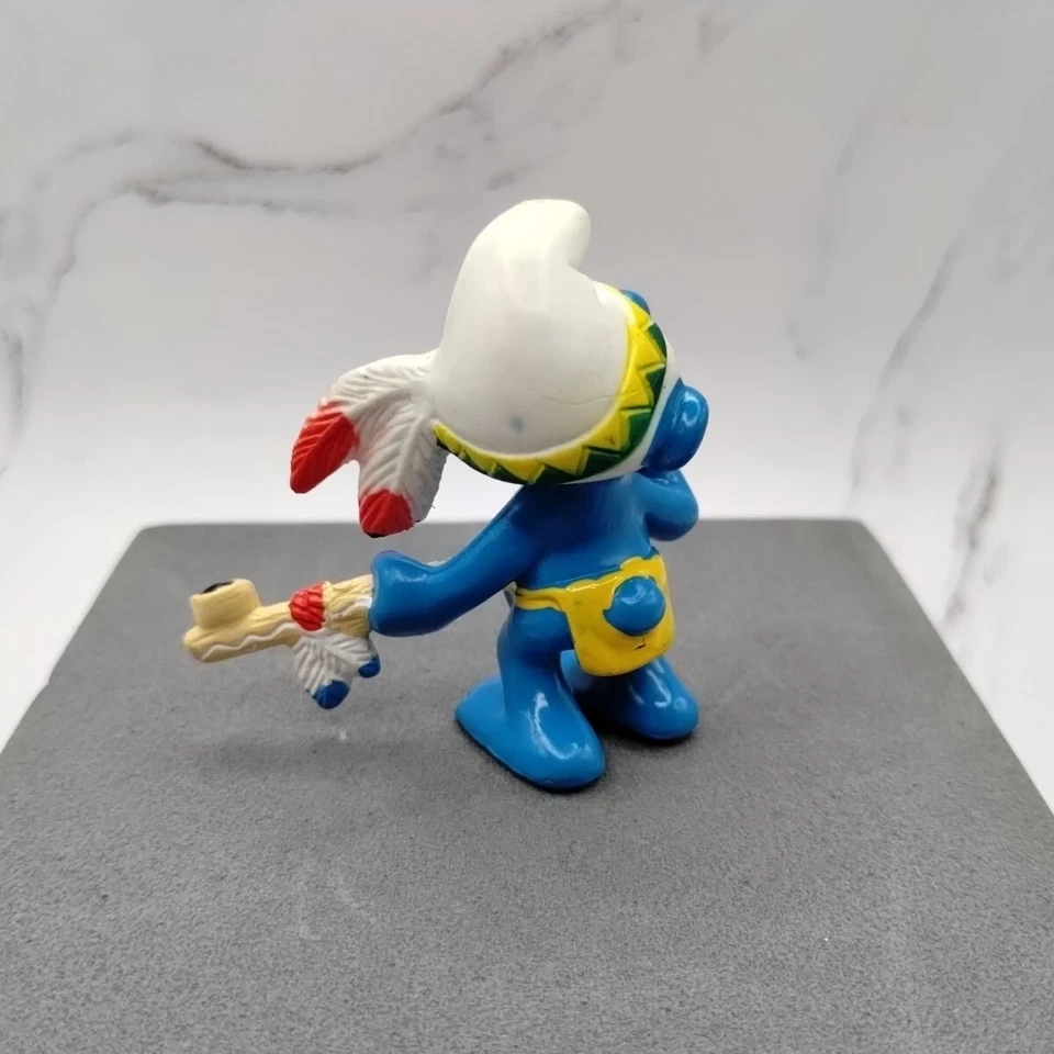 Figura de PVC Peyo 2006 pitufo nativo americano Schleich Holding Peace Pipe Foto 3 de 4