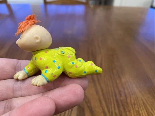 Vtg CABBAGE PATCH KIDS BABY DOLL Yellow Crawling 1980s Miniature PVC figure 3”