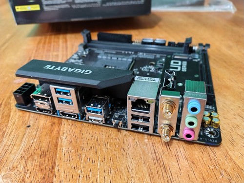 Carte mère Gigabyte A520I AC AMD AM4 Socket Mini ITX - Photo 2/9