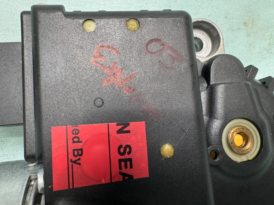 Двигатель люка с электроприводом 2002-2005 Ford Explorer Sport Trac BOSCH 0390200051 - Изображение 3 из 4