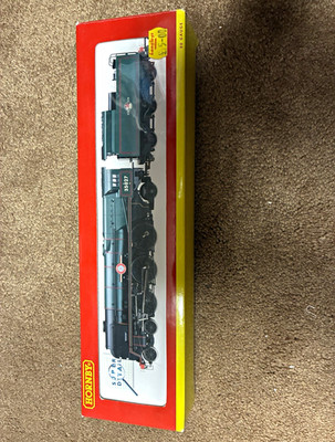 Hornby R2230 OO Gauge BR Standard 5MT 4-6-0 Steam Loco Analog + Tender