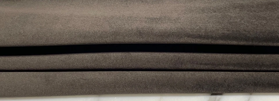 Tela de microgamuza, gamuza sintética color sólido: marrón (56" W) con respaldo suave y flexible Foto 2 de 4