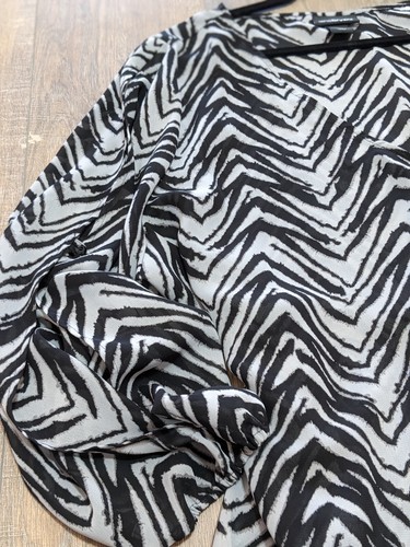 BOHO Top Womens 26 28 Black White Print 3/4 Sleeve Chevron Stripe Animal Blouse - Afbeelding 2 van 8