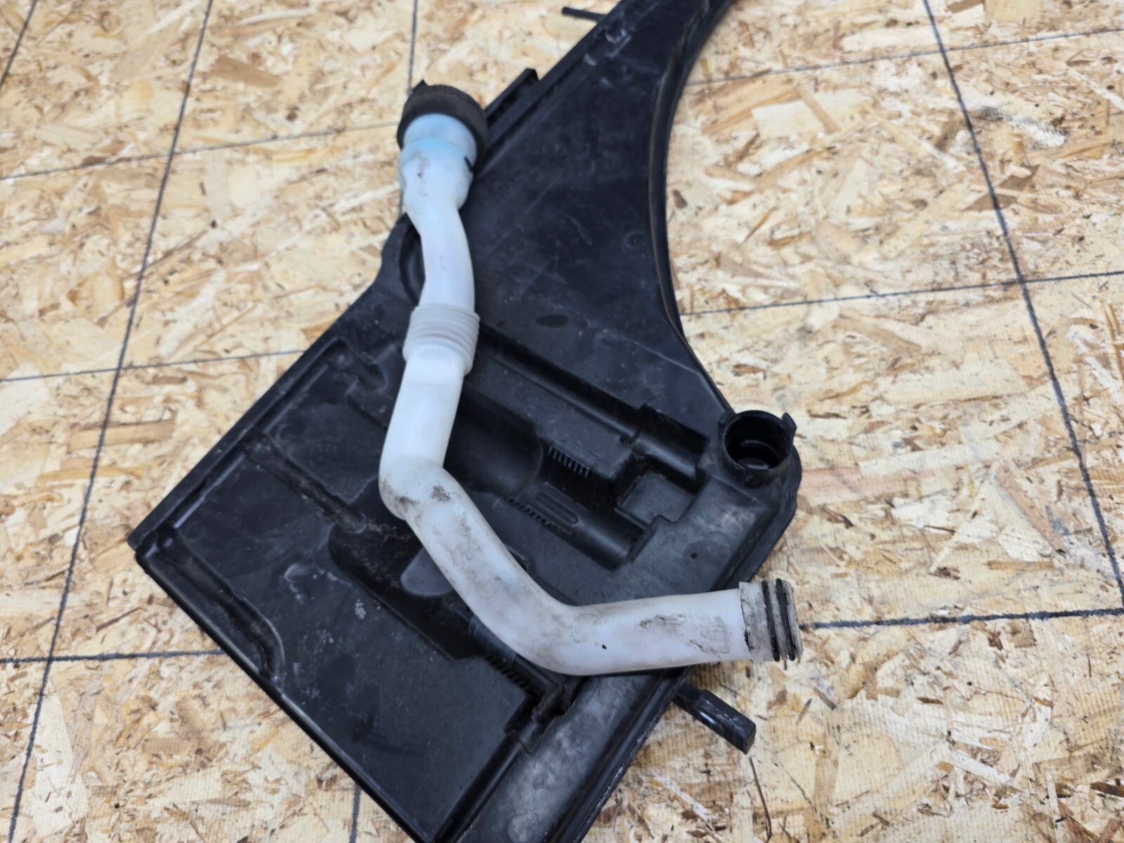 WINDSHIELD WIPER FLUID RESERVOIR TANK OEM 40K 14-19 MASERATI GHIBLI S