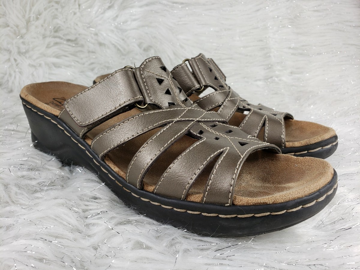 Clarks Bendables Size 9.5 M Wedge Bronze Metallic Slip On Sandals