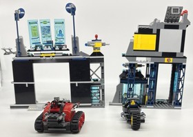 Lego 6860 The Batcave 100% Complete All Mini Figs & Manual