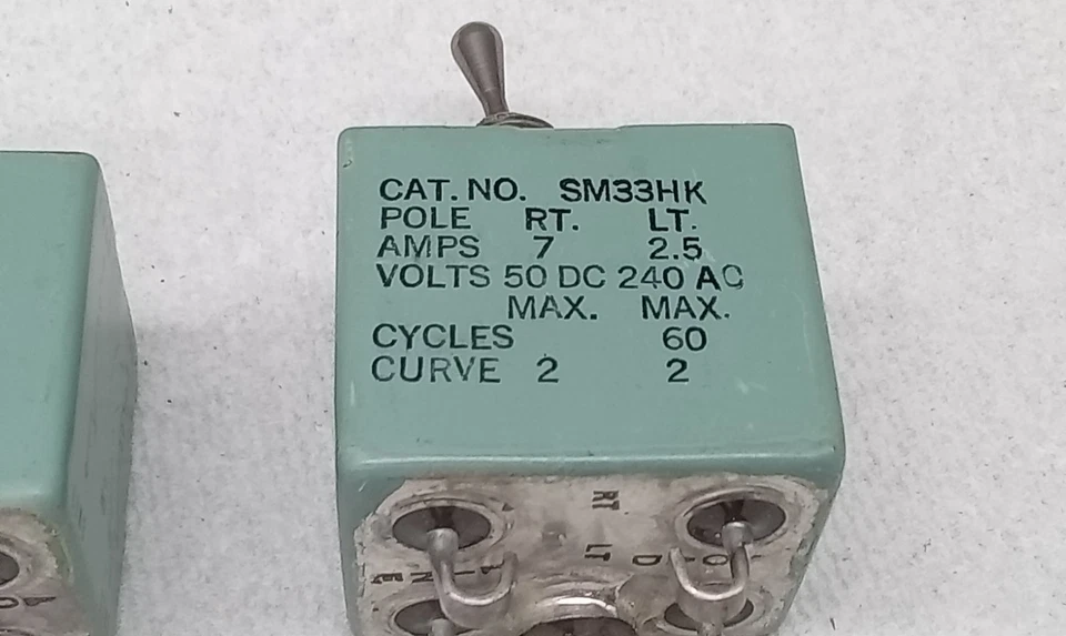 2 NOS Heinemann SM33HK / 7A - 50 DC - 240 AC - 60-Cy Interruptor de palanca Foto 3 de 4