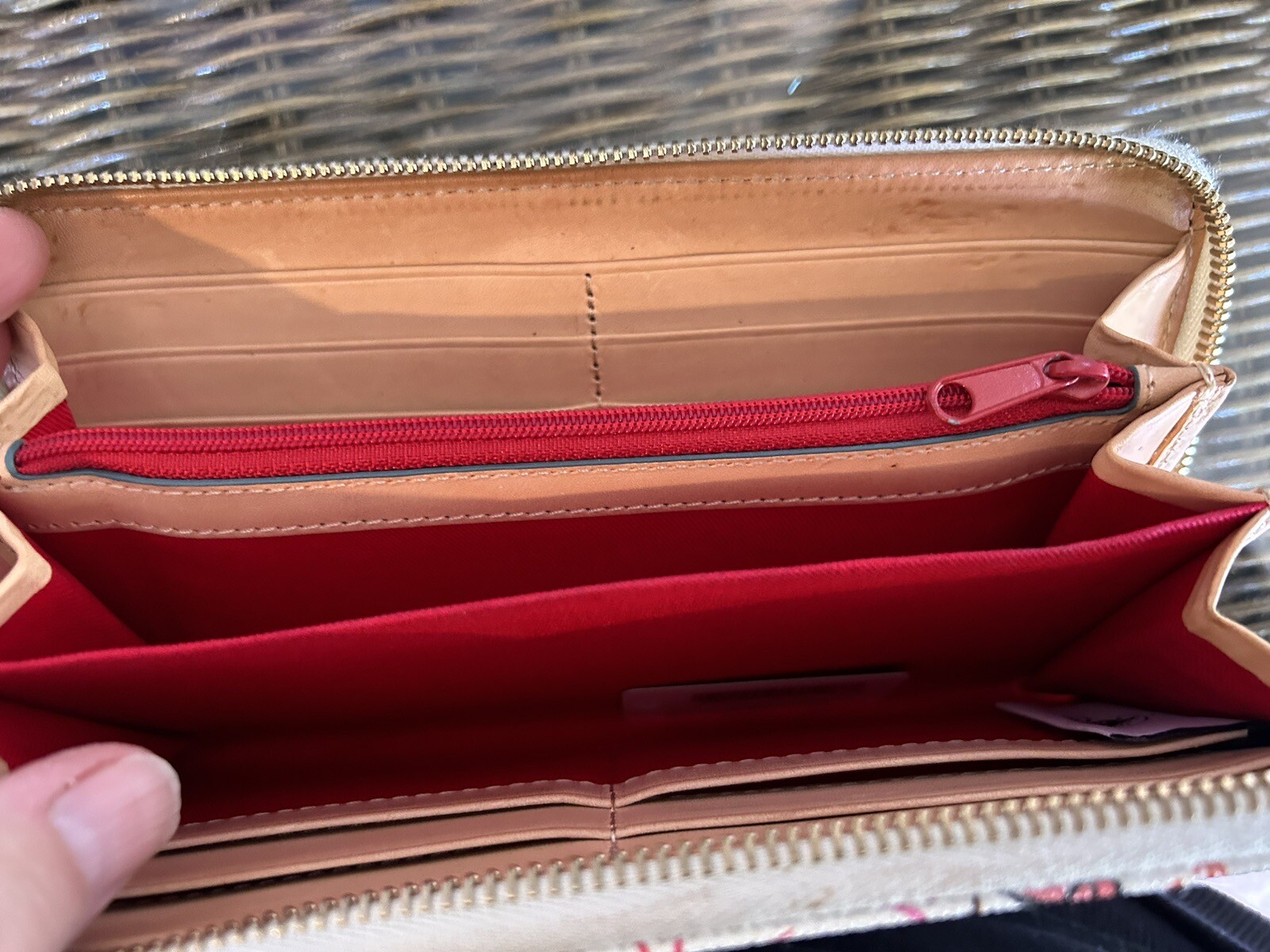 Disney Dogs Paw Prints Sketch Wallet Dooney & Bourke Pluto Lady Tramp