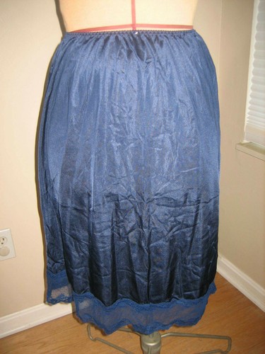 BESTFORM dunkelblauer Nylon Halbslip, breiter Spitzensaum Style 1204 - Größe M - USA