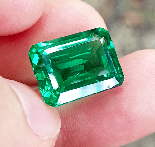 Flawless Natural 7.80 Ct Green Emerald GIE Certified Emerald Cut Loose Gemstone - Picture 2 of 5