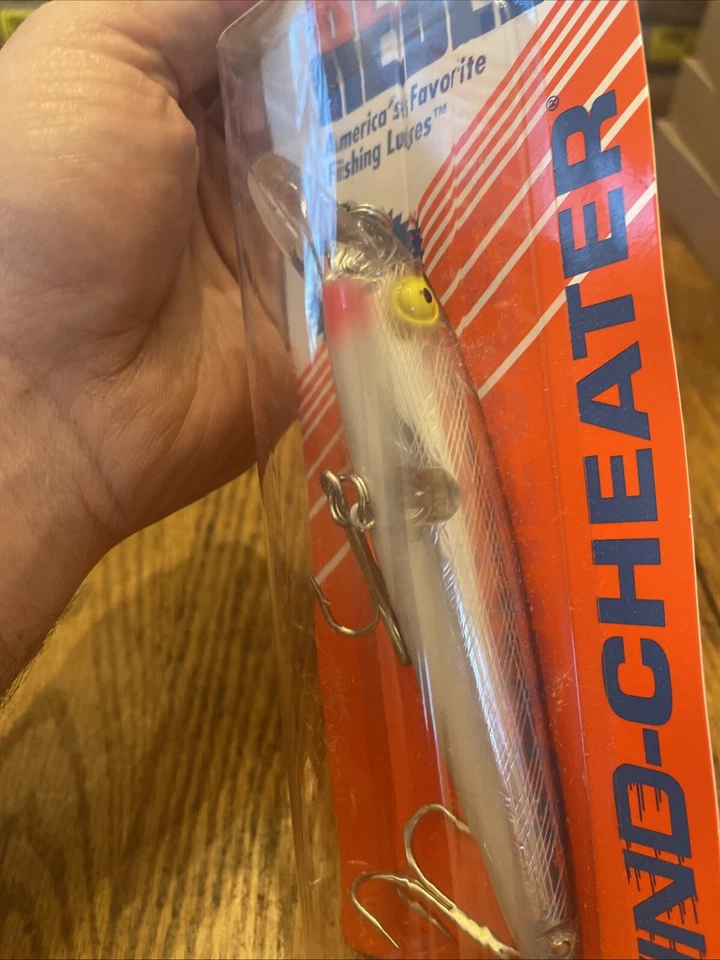 Señuelo Rebel Wind Cheater Minnow 2005 6" 1 7/8 oz flotador F8601 plateado/negro de colección Foto 3 de 4