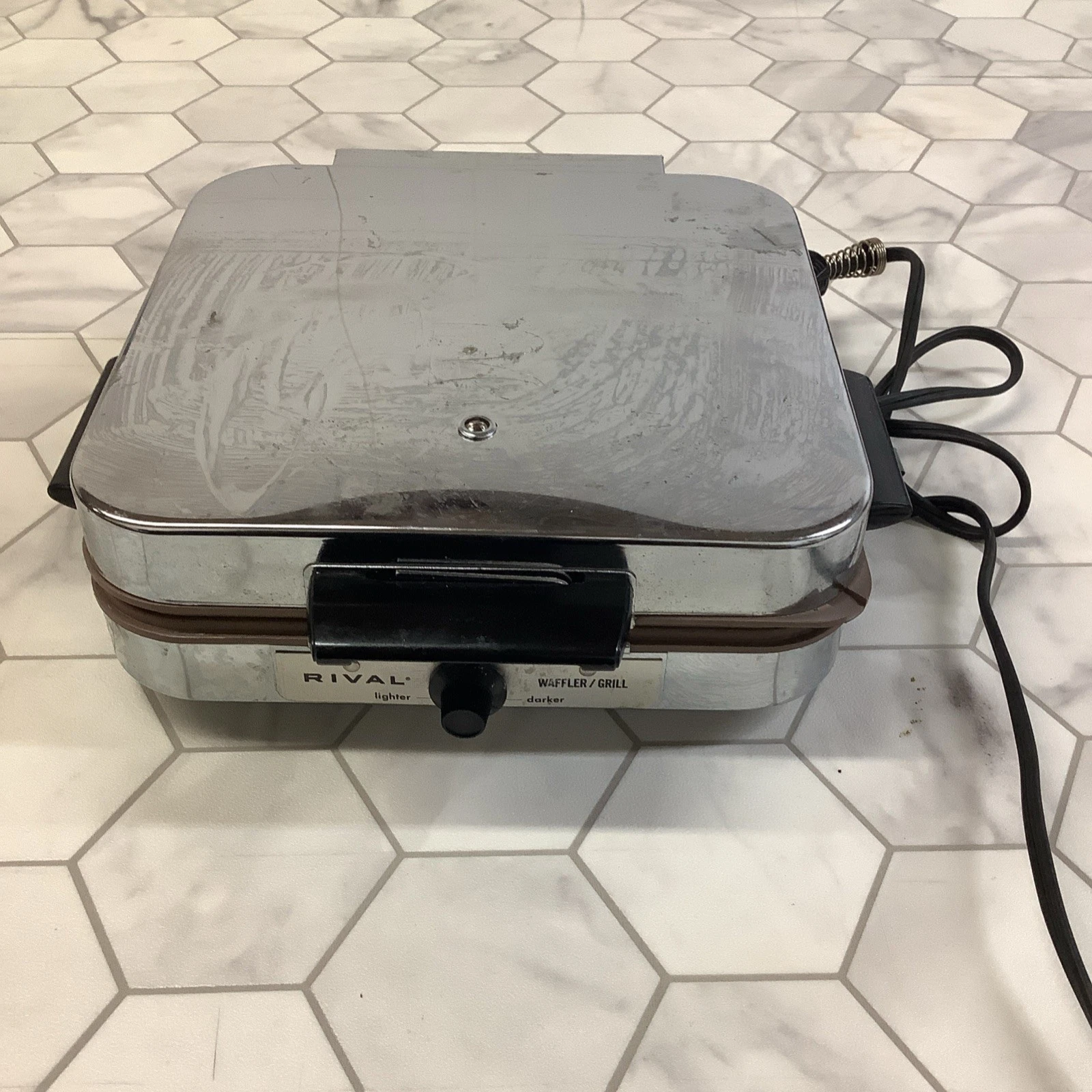 Rival No. 90 Standard Square Waffle Maker 1100W Non-Stick Silver Brown