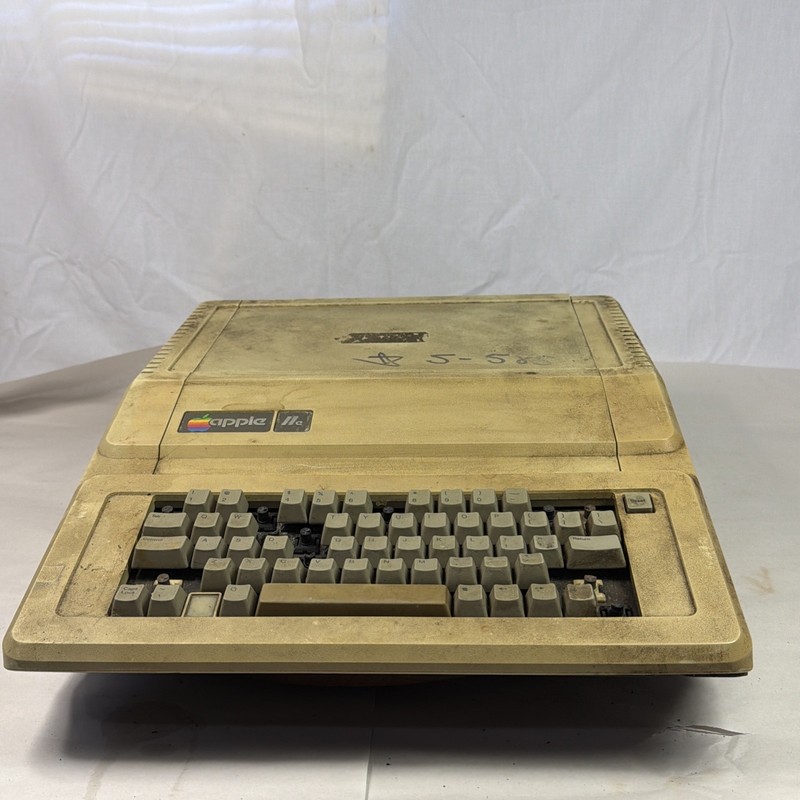 Vintage Apple lle Computer  - As It Is