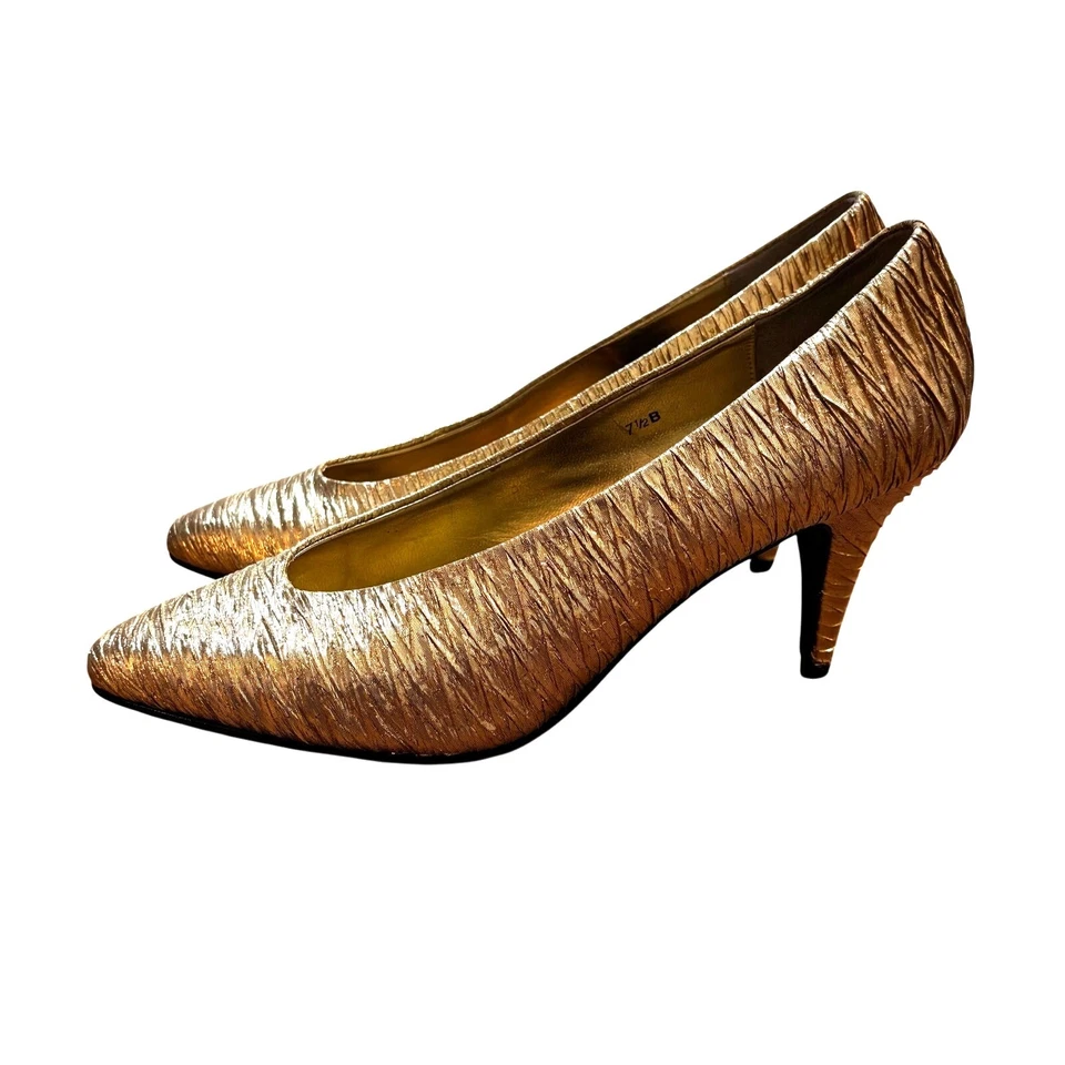 Vintage gold metallic pumps US 7.5M high heels textured dressy shoes 1970s  - Image 3 of 4