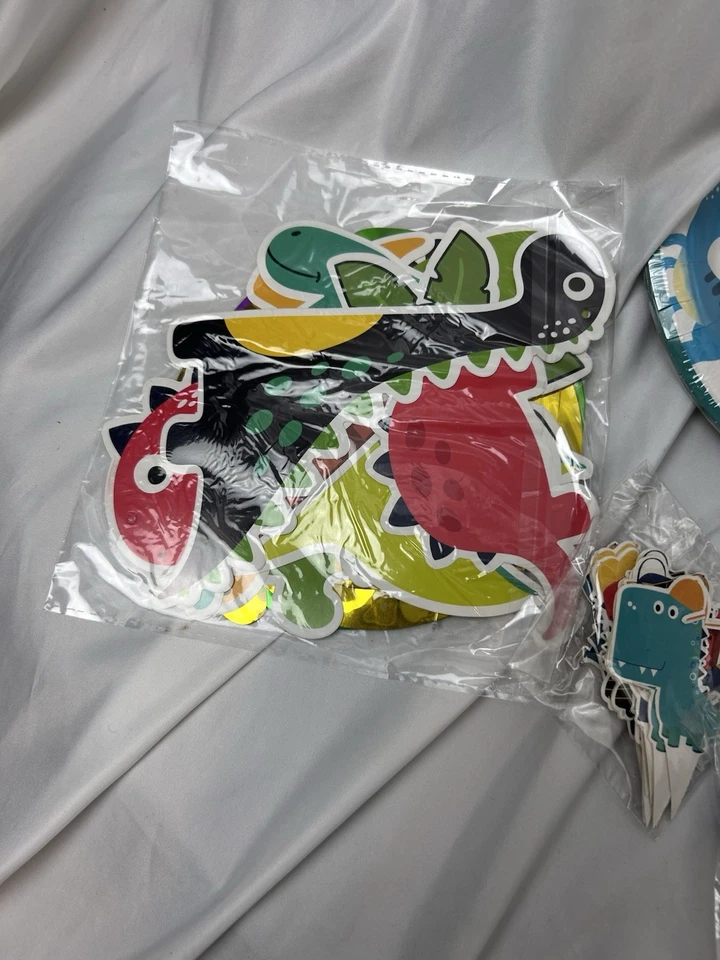 DINO Suministros de Fiesta de Cumpleaños Platos Servilletas Decoración Etc para 20 Niños Foto 2 de 4