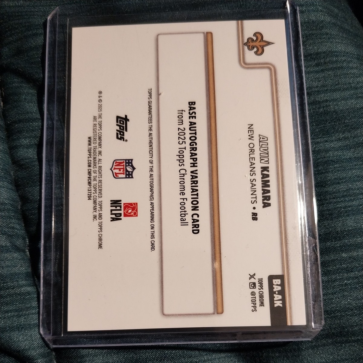 2025 Topps Chrome Alvin Kamara Auto Gold Geometric Refractor /50